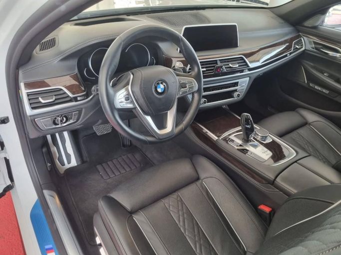 Подержанный BMW 7 Series 750i VI (G11/G12), 4.4 л, 2017 в Дубае от Saeed Auto Белый цвет. Японская | AUTO.AE