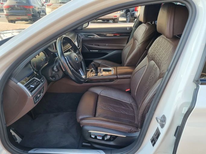 Подержанный BMW 7 Series 750i VI (G11/G12), 4.4 л, 2016 в Дубае от Saeed Auto Белый цвет. Японская | AUTO.AE
