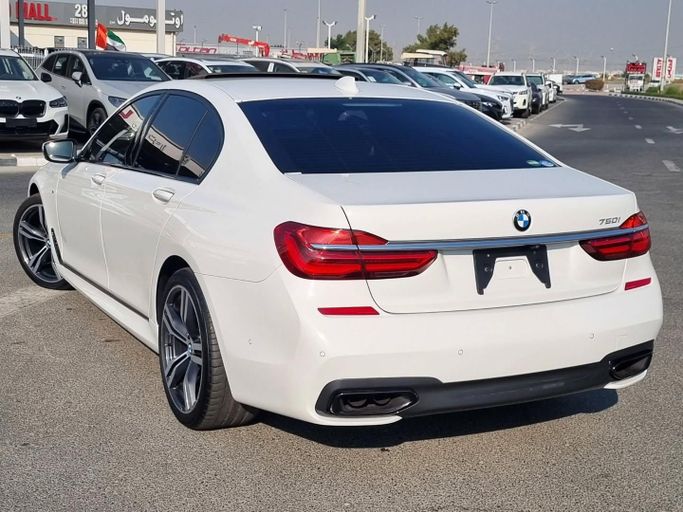 Подержанный BMW 7 Series 750i VI (G11/G12), 4.4 л, 2016 в Дубае от Saeed Auto Белый цвет. Японская | AUTO.AE