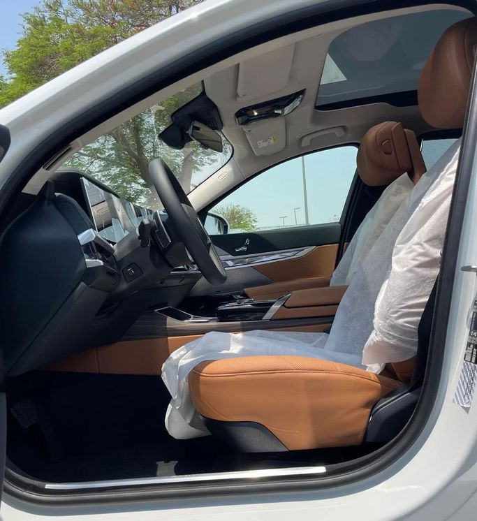 Новый BMW 7 Series 735i VII (G70), 3.0 л, 2025 в Дубае от Auto Gallery DXB Белый цвет. GCC | AUTO.AE