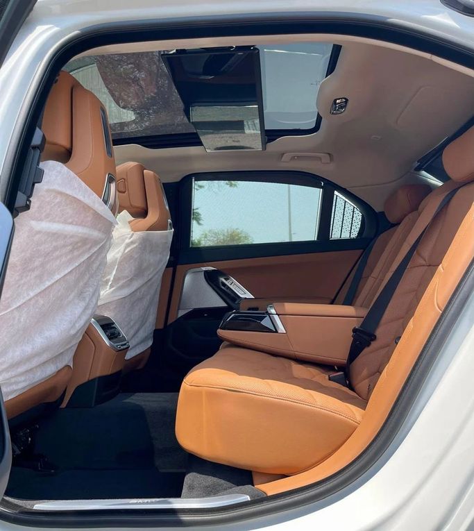 Новый BMW 7 Series 735i VII (G70), 3.0 л, 2025 в Дубае от Auto Gallery DXB Белый цвет. GCC | AUTO.AE