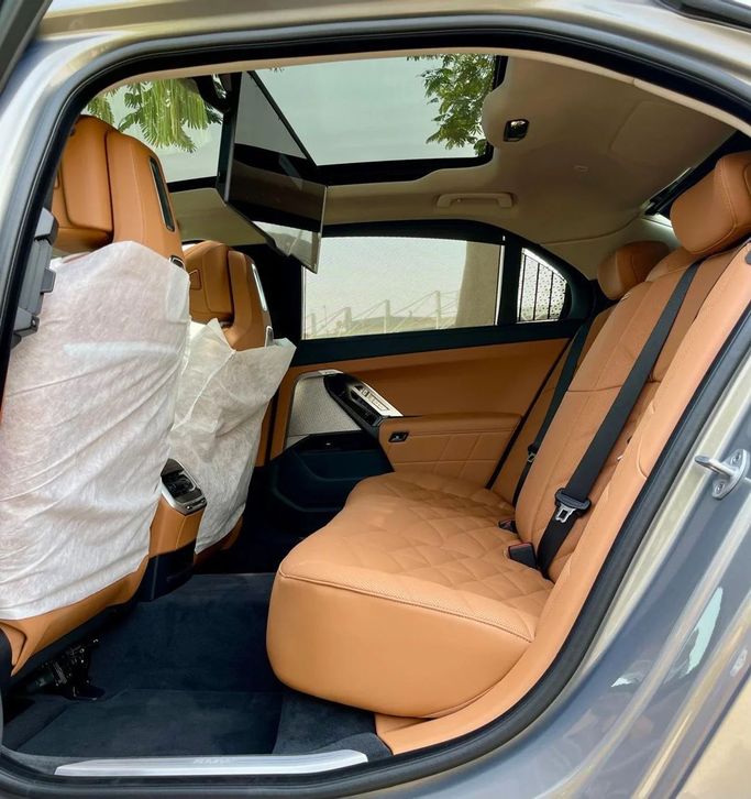 Новый BMW 7 Series 735i VII (G70), 3.0 л, 2025 в Дубае от Auto Gallery DXB Серебристый цвет. GCC | AUTO.AE