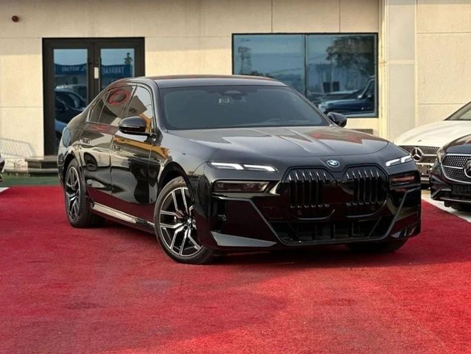 Подержанный BMW 7 Series 740i VII (G70), 3.0 л, 2023 в Дубае от Orient Auto FZE Черный цвет. Американская | AUTO.AE