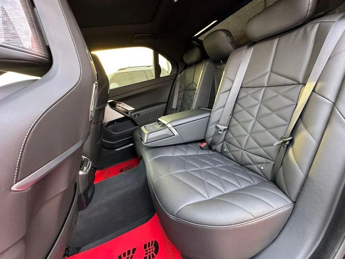 Подержанный BMW 7 Series 740i VII (G70), 3.0 л, 2023 в Дубае от Orient Auto FZE Черный цвет. Американская | AUTO.AE