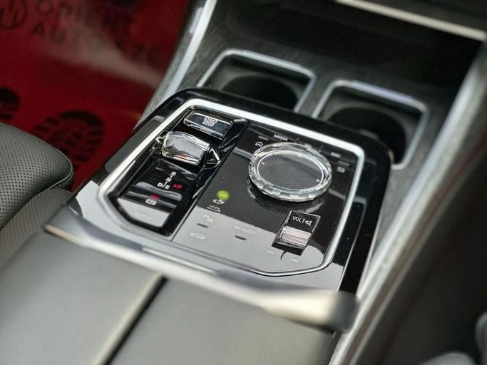 Подержанный BMW 7 Series 740i VII (G70), 3.0 л, 2023 в Дубае от Orient Auto FZE Черный цвет. Американская | AUTO.AE