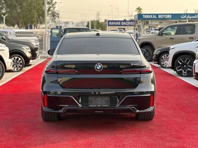 Подержанный BMW 7 Series 740i VII (G70), 3.0 л, 2023 в Дубае от Orient Auto FZE Черный цвет. Американская | AUTO.AE