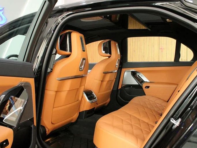 Подержанный BMW 7 Series 740i VII (G70), 3.0 л, 2024 в Дубае от Hot Wheel Used Motors Черный цвет. Other | AUTO.AE