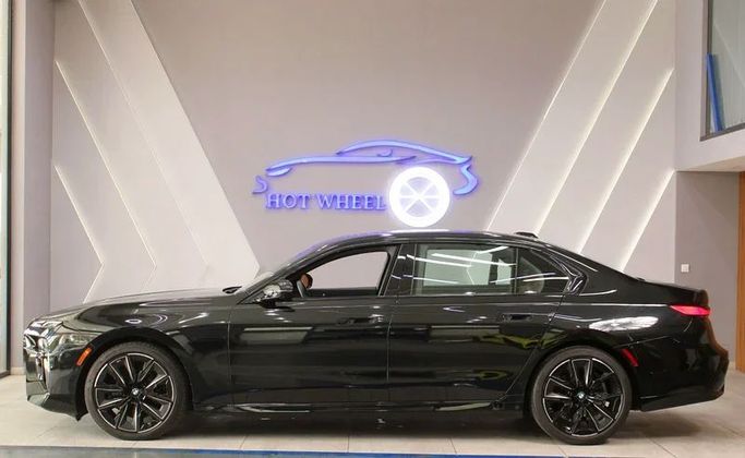Подержанный BMW 7 Series 740i VII (G70), 3.0 л, 2024 в Дубае от Hot Wheel Used Motors Черный цвет. Other | AUTO.AE