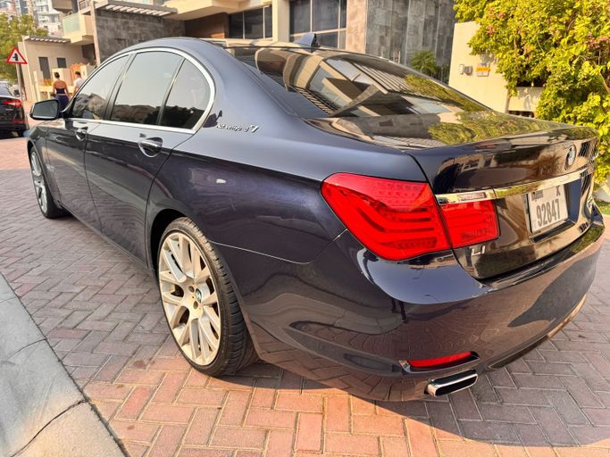 Used BMW 7 Series Active Hybrid V (F01/F02/F04) Facelift, 3.0 l, 2013 in Dubai, Blue color. Japanese Specs | AUTO.AE