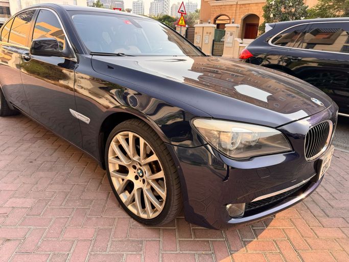 Used BMW 7 Series Active Hybrid V (F01/F02/F04) Facelift, 3.0 l, 2013 in Dubai, Blue color. Japanese Specs | AUTO.AE