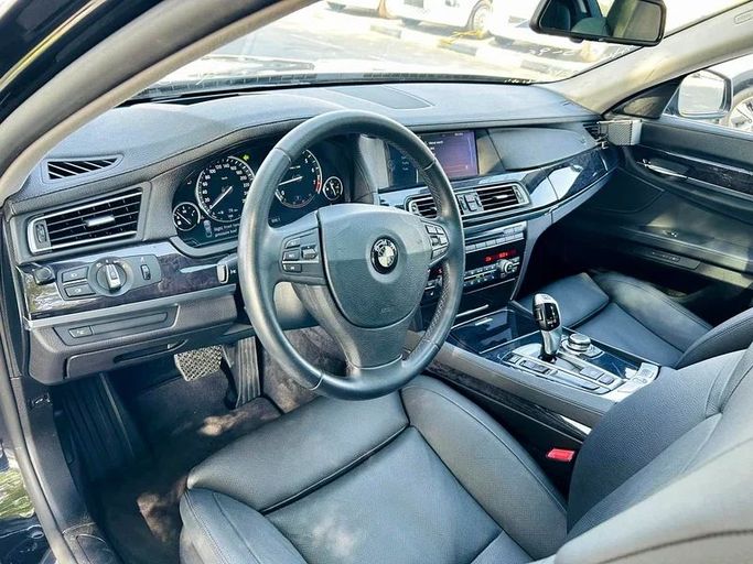 Подержанный BMW 7 Series 750i V (F01/F02/F04), 4.4 л, 2010 в Дубае от Mirza Automobile FZE Черный цвет. Японская | AUTO.AE