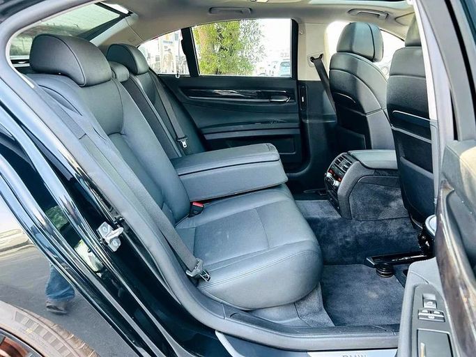 Подержанный BMW 7 Series 750i V (F01/F02/F04), 4.4 л, 2010 в Дубае от Mirza Automobile FZE Черный цвет. Японская | AUTO.AE