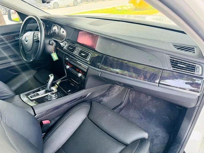 Подержанный BMW 7 Series 750i V (F01/F02/F04), 4.4 л, 2009 в Дубае от Mirza Automobile FZE Белый цвет. Японская | AUTO.AE