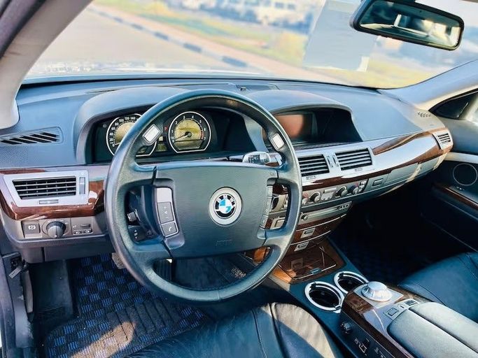 Used BMW 7 Series 735i IV (E65/E66), 3.6 l, 2003 in Dubai by Al Abbas Motors, Silver color. Japanese Specs | AUTO.AE