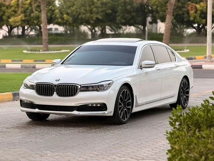 Подержанный BMW 7 Series 730i VI (G11/G12), 2.0 л, 2016 в Дубае от Al Qemah Used Cars Белый цвет. GCC | AUTO.AE