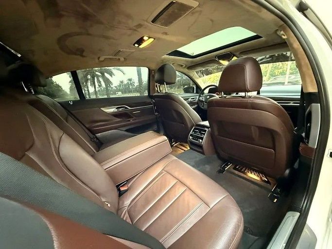 Подержанный BMW 7 Series 730i VI (G11/G12), 2.0 л, 2016 в Дубае от Al Qemah Used Cars Белый цвет. GCC | AUTO.AE