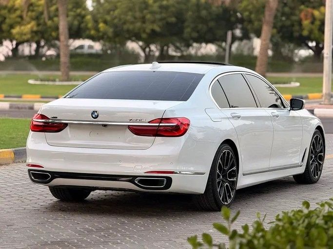 Подержанный BMW 7 Series 730i VI (G11/G12), 2.0 л, 2016 в Дубае от Al Qemah Used Cars Белый цвет. GCC | AUTO.AE