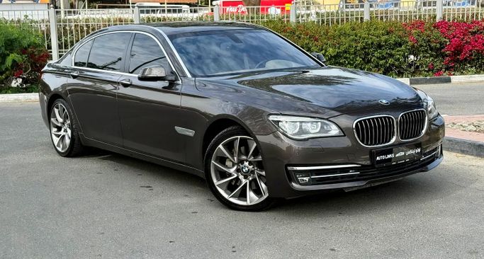 Подержанный BMW 7 Series 740Li V (F01/F02/F04) Рестайлинг, 3.0 л, 2015 в Дубае от Auto Links LLC Серый цвет. GCC | AUTO.AE