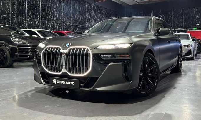 Подержанный BMW 7 Series 760i xDrive VII (G70), 4.4 л, 2024 в Дубае от Zeus Motors Серый цвет. GCC | AUTO.AE | Объявление #249887