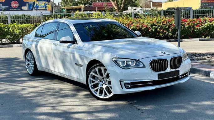مستعملة BMW 7 Series 750Li V (F01/F02/F04) عملية فيس ليفت V (F01/F02/F04), 4.4 l, 2014 في في دبي من Auto Links LLC، اللون أبيض. مواصفات الخليج | AUTO.AE | إعلان #260843