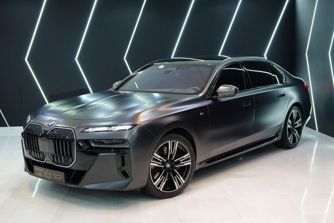 مستعملة BMW 7 Series 740i سابعاً (G70), 3.0 l, 2026 في في دبي من Sanam Cars، اللون رمادي. مواصفات الخليج | AUTO.AE | إعلان #262015