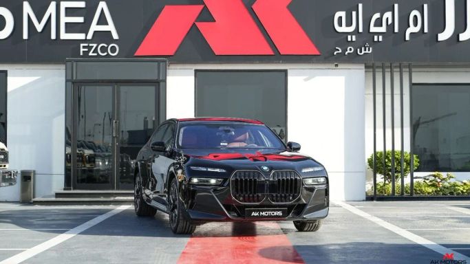 جديدة BMW 7 Series 760i xDrive سابعاً (G70), 4.4 l, 2026 في في دبي من AK Motors MEA، اللون أسود. مواصفات الخليج | AUTO.AE | إعلان #265569