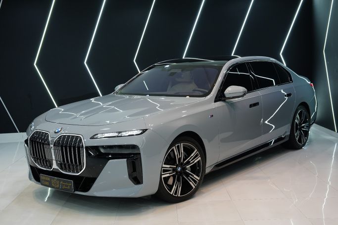 مستعملة BMW 7 Series 740i xDrive سابعاً (G70), 3.0 l, 2023 في في دبي من Sanam Cars، اللون رمادي. مواصفات الخليج | AUTO.AE | إعلان #267916