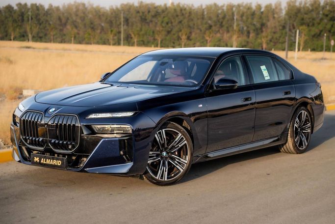 مستعملة BMW 7 Series 740i سابعاً (G70), 3.0 l, 2026 في في دبي من Al Marid Motors، اللون أزرق داكن.  | AUTO.AE | إعلان #273299