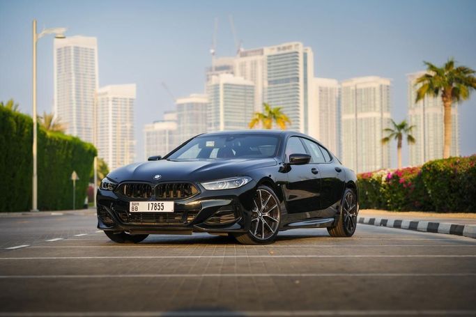 BMW 8 Series 840i II (G14/G15/G16) Рестайлинг, 2024 купе бизнес класса в Дубае от Uptown Rent A Car LLC черный цвет | AUTO.AE