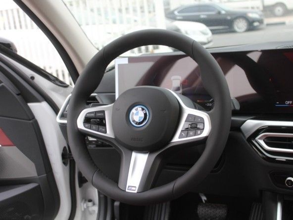 Новый BMW i3 40 I (G28) Рестайлинг, 2024 в Дубае от Titanum Cars Белый цвет. Other | AUTO.AE