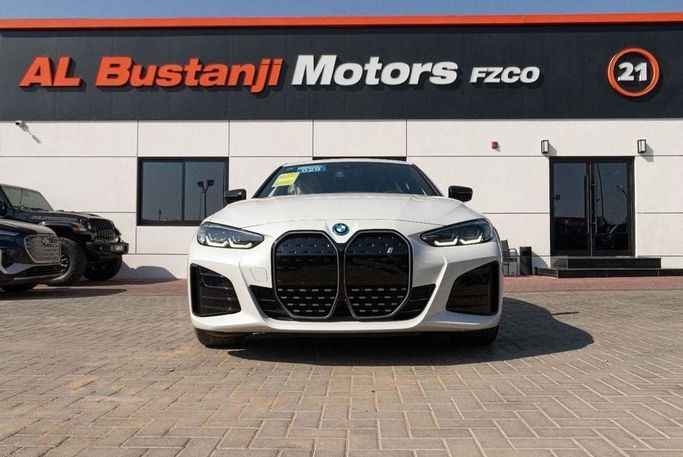 Новый BMW i4 eDrive35 G26 Рестайлинг, 2024 в Дубае от Albustanji Motors FZCO Белый цвет.  | AUTO.AE