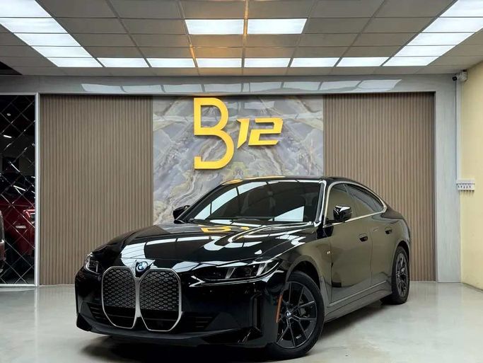 Подержанный BMW i4 eDrive40 G26 Рестайлинг, 2025 в Дубае от B12 Motors Черный цвет. Американская | AUTO.AE