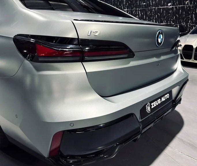 Used BMW i7 xDrive60, 2022 in Dubai by Zeus Motors, Grey color. European Specs | AUTO.AE