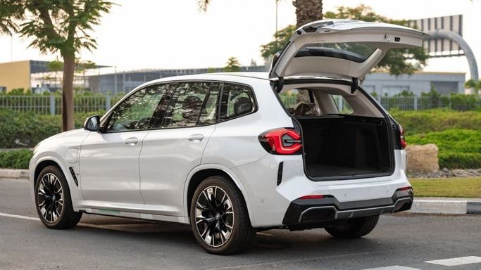 Новый BMW iX3 I (G08) Рестайлинг, 2025 в Дубае от Altass Motors Белый цвет. Other | AUTO.AE