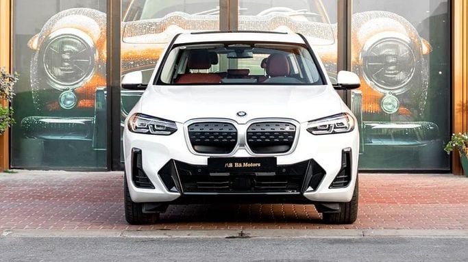 Новый BMW iX3 I (G08) Рестайлинг, 2025 в Дубае от 8 Ba Motors Белый цвет. Китайская | AUTO.AE