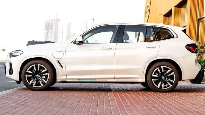 Новый BMW iX3 I (G08) Рестайлинг, 2025 в Дубае от 8 Ba Motors Белый цвет. Китайская | AUTO.AE