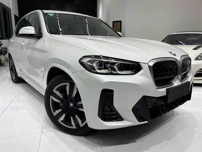 جديدة BMW iX3 I (G08) فيس ليفت, 2024 في في دبي من Quatro Motors، اللون أبيض. المواصفات الصينية | AUTO.AE | إعلان #270765