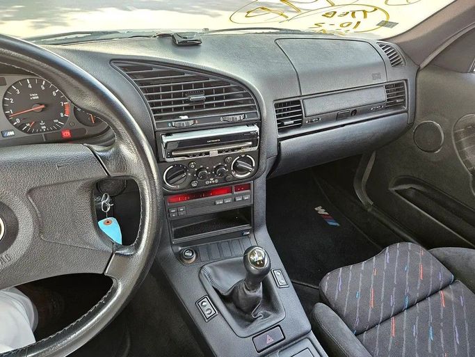 Подержанный BMW M3 II (E36), 3.0 л, 1994 в Дубае от Irfan Motors Пурпурный цвет. Японская | AUTO.AE