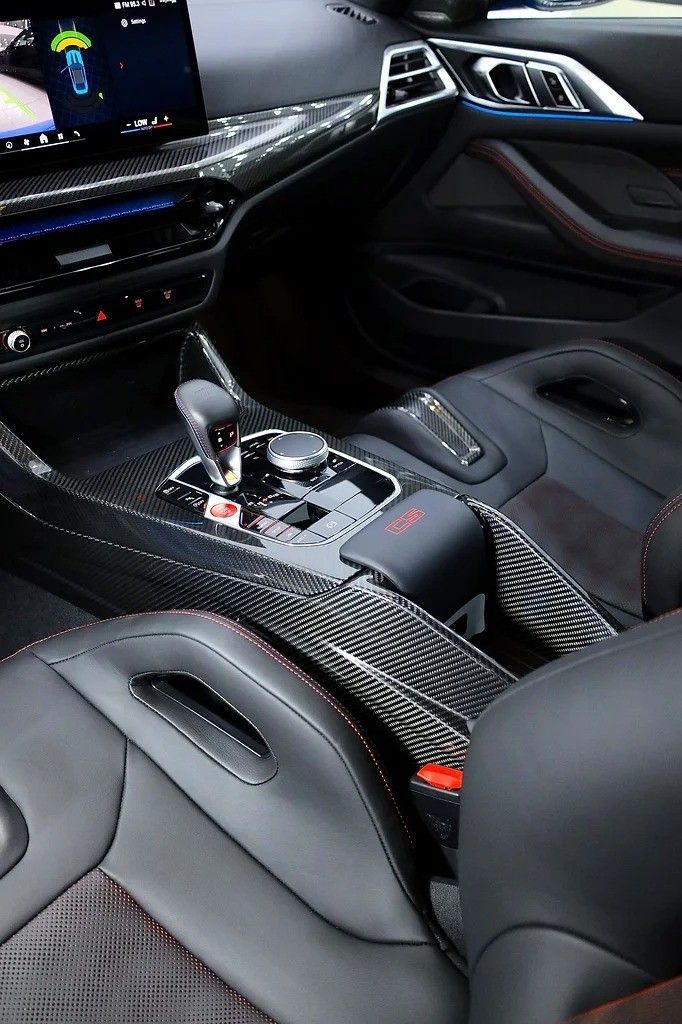 Новый BMW M4 CS G82/G83 Рестайлинг, 3.0 л, 2025 в Дубае от Al Faris Motors Голубой цвет. Other | AUTO.AE