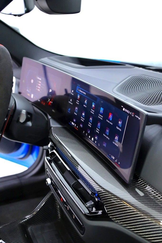 Новый BMW M4 CS G82/G83 Рестайлинг, 3.0 л, 2025 в Дубае от Al Faris Motors Голубой цвет. Other | AUTO.AE