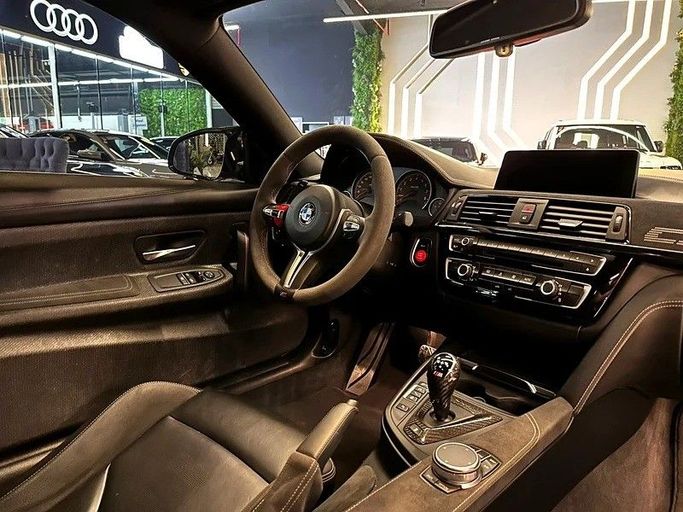 Used BMW M4 CS F82/F83 Facelift, 3.0 l, 2019 in Dubai by GE Motors, Blue color. GCC Specs | AUTO.AE