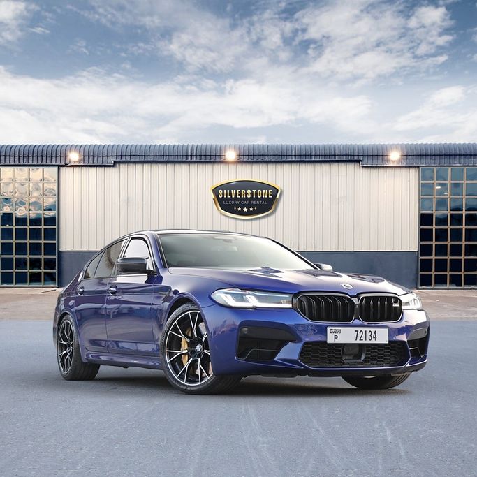 BMW M5 Competition عملية فيس ليفت VI (F90), 2021 رجال الأعمال سيدان للتأجير في في دبي من SILVERSTONE RENT A CAR، اللون أزرق | AUTO.AE