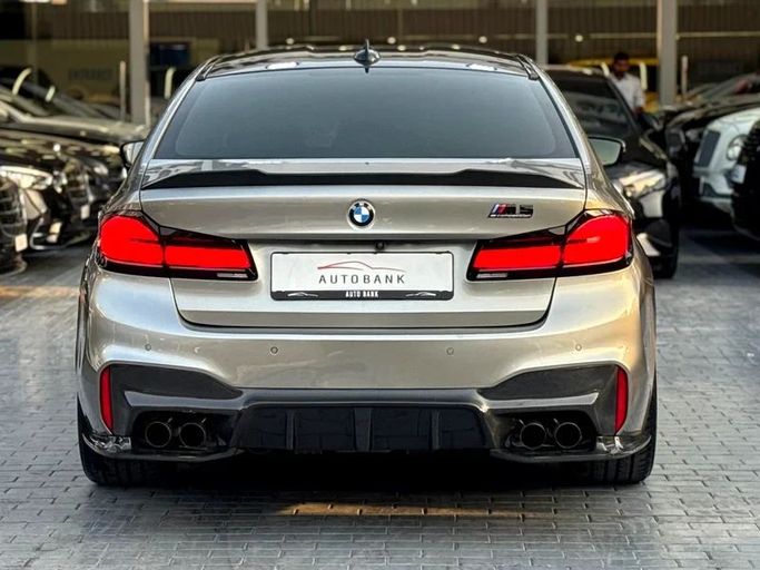 Подержанный BMW M5 Competition VI (F90), 4.4 л, 2019 в Дубае от Auto Bank Motors Серебристый цвет. Корейская | AUTO.AE