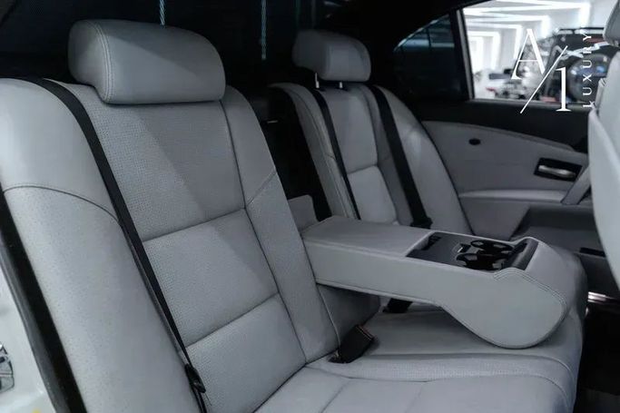 Подержанный BMW M5 IV (E60/E61), 5.0 л, 2007 в Дубае от A1 Luxury Motors Белый цвет. GCC | AUTO.AE