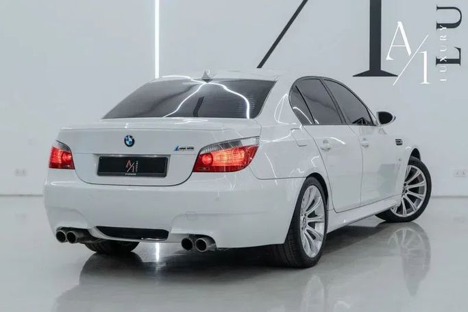 Подержанный BMW M5 IV (E60/E61), 5.0 л, 2007 в Дубае от A1 Luxury Motors Белый цвет. GCC | AUTO.AE