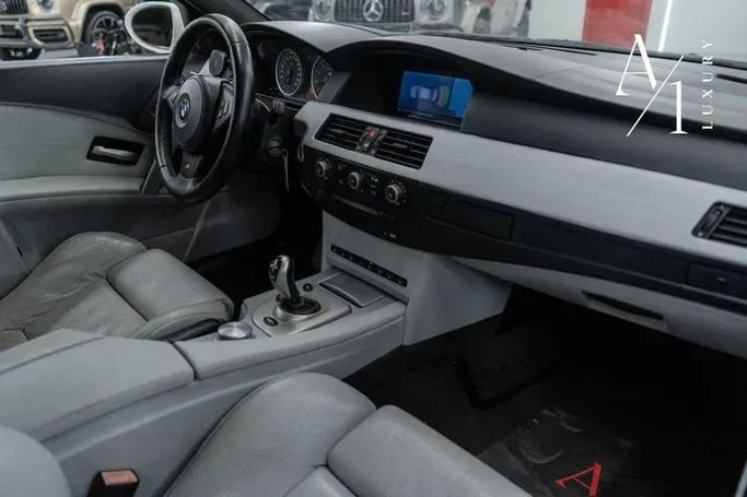 Подержанный BMW M5 IV (E60/E61), 5.0 л, 2007 в Дубае от A1 Luxury Motors Белый цвет. GCC | AUTO.AE