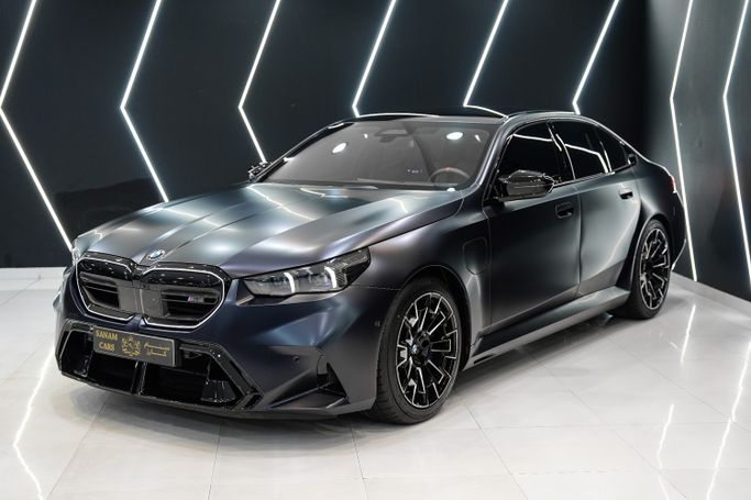 مستعملة BMW M5 سابعاً (G90), 4.4 l, 2026 في في دبي من Sanam Cars، اللون أزرق داكن. مواصفات الخليج | AUTO.AE | إعلان #273015