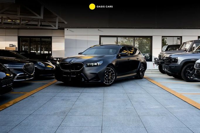 مستعملة ⁦BMW M5 سابعاً (G90)، 4.4 l، 2025⁩ في في الإمارات, دبي من OASIS CARS، اللون رمادي. مواصفات الخليج | AUTO.AE | إعلان #286976