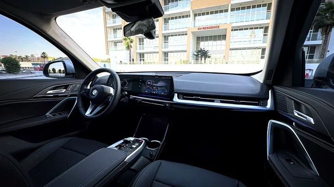 Подержанный BMW X1 25Li xDrive III (U11/U12), 2.0 л, 2024 в Дубае от MBA Motors Белый цвет. Other | AUTO.AE