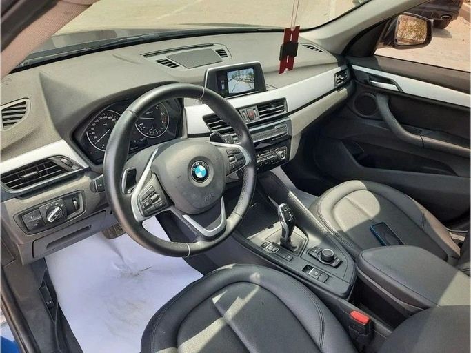 Подержанный BMW X1 18d sDrive II (F48), 2.0 л, 2018 в Дубае от Barkat Alrahmen Motors Синий цвет. Корейская | AUTO.AE